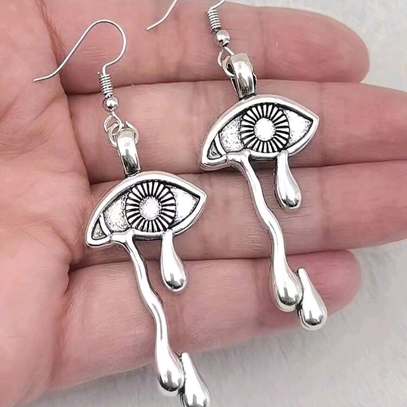 Hot Topic Silver Eye Drip Earrings - Picture 4 of 4